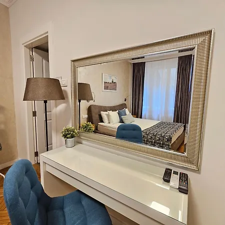 Urban Downtown Apartment Belgrade